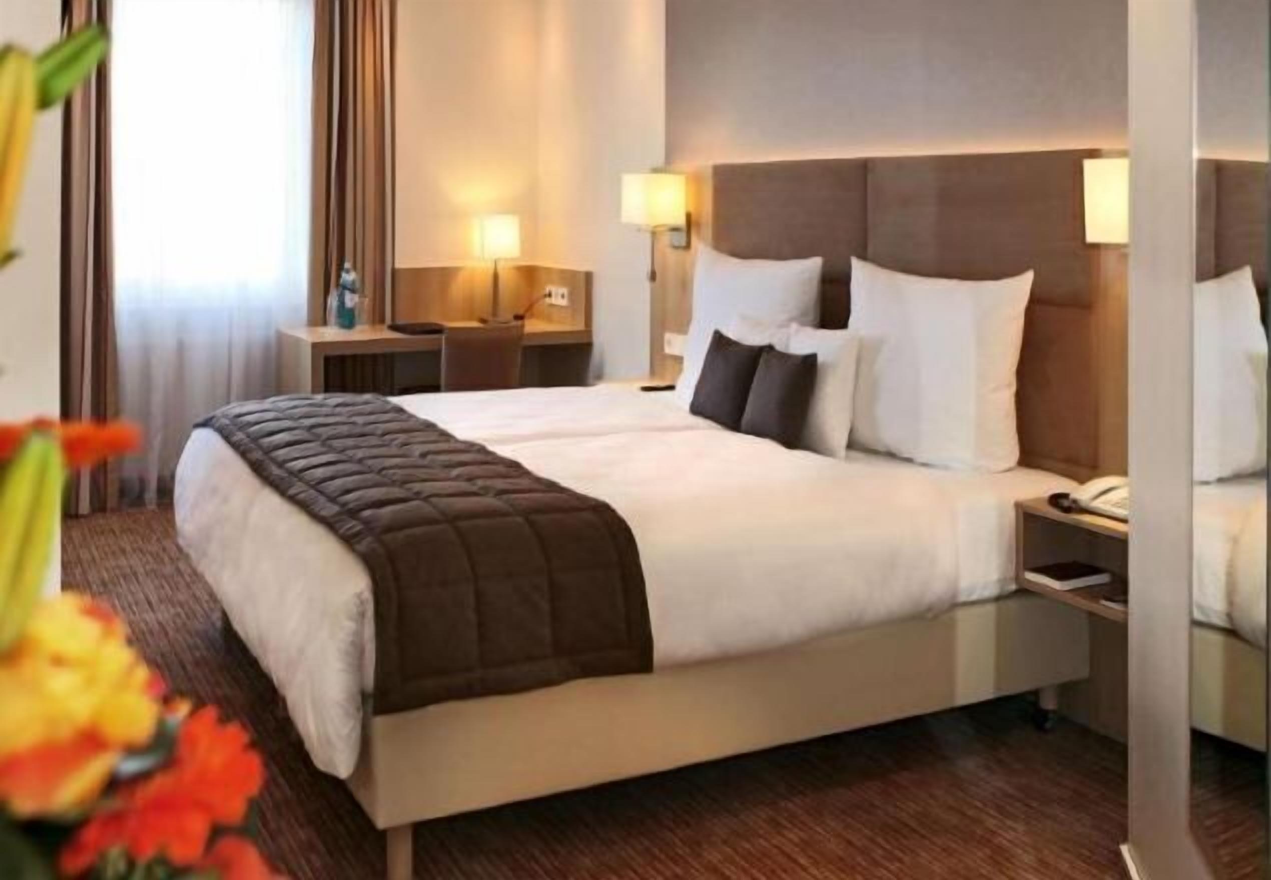 Premium bedding, pillowtop beds, minibar, in-room safe