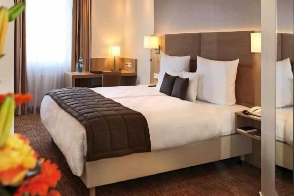 Premium bedding, pillowtop beds, minibar, in-room safe