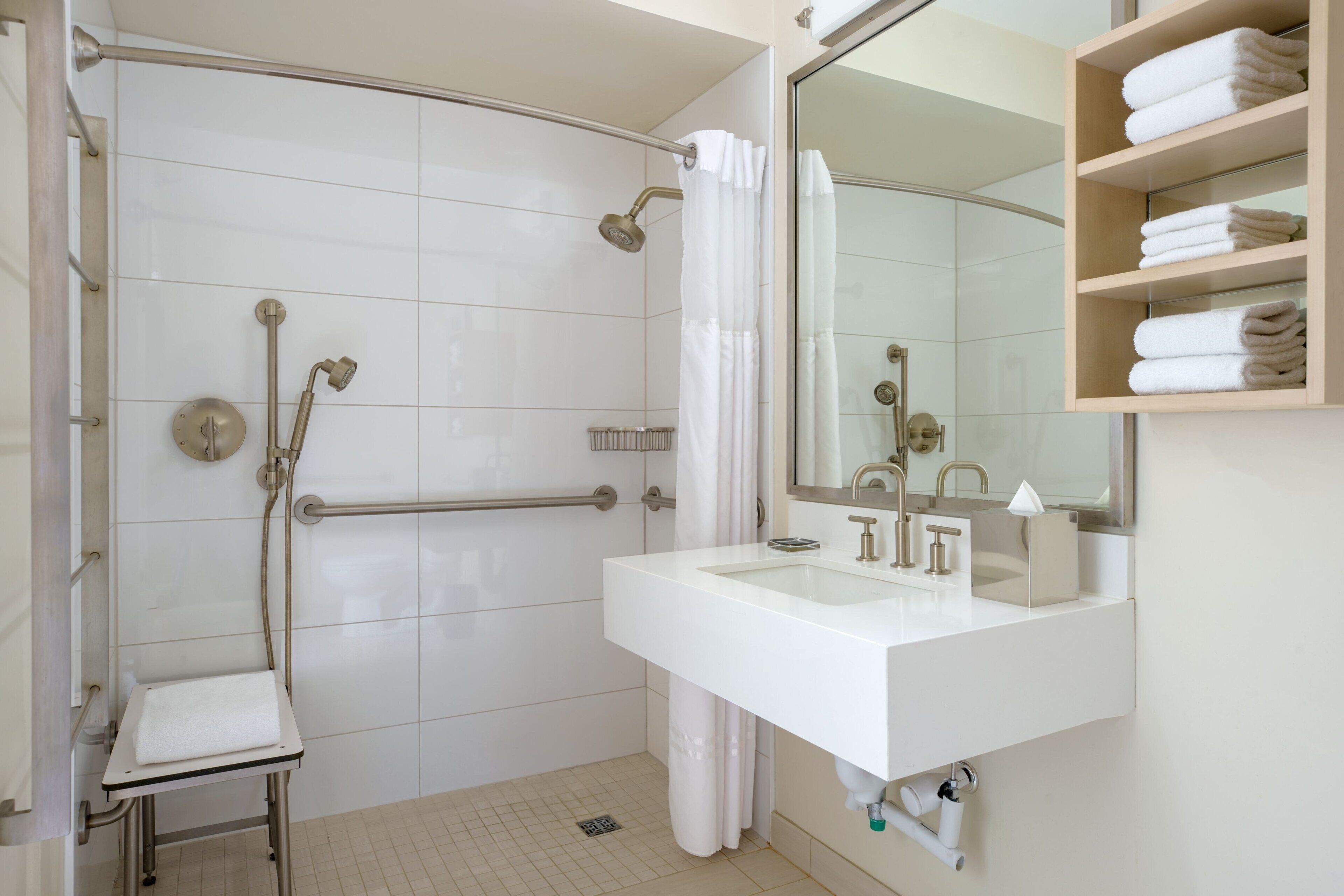 combined shower/bathtub, eco-friendly toiletries, hair dryer, towels