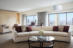 En 50-tommers Flatskjerm-TV med digitale kanaler samt TV og filmkjøp