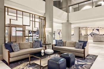 Hotel entrance and lobby at Chicago Marriott Downtown Magnificent Mile