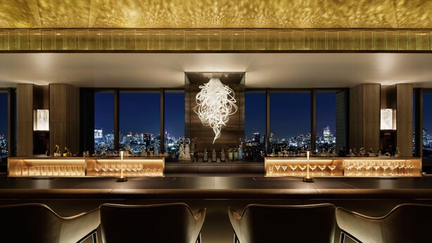 A bar area with a city view, large windows, and a modern chandelier. - The Westin Tokyo (Tokyo)