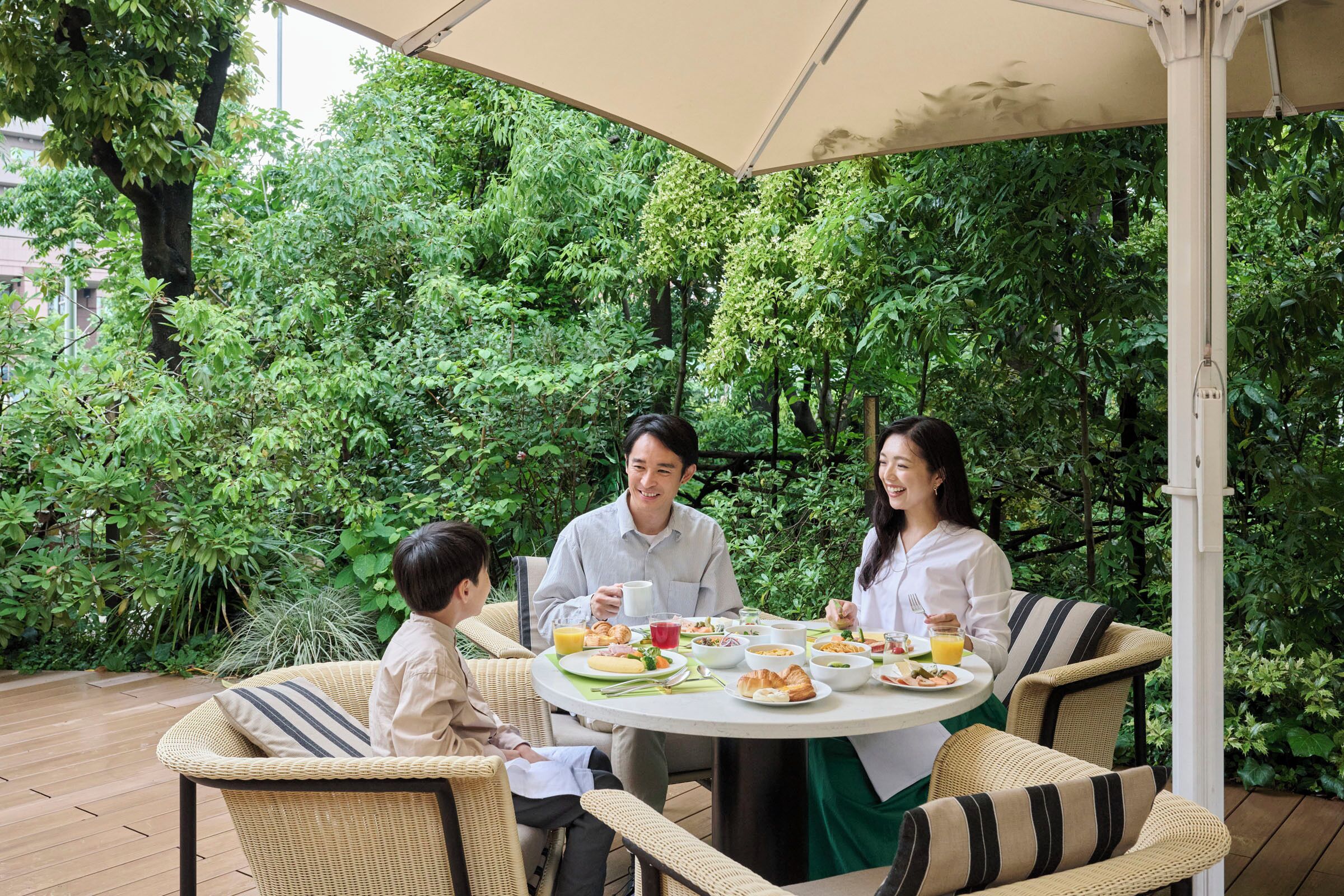 daily buffet breakfast (jpy 4200 per person)