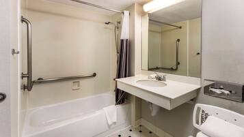 Combined shower/tub, free toiletries, hair dryer, towels