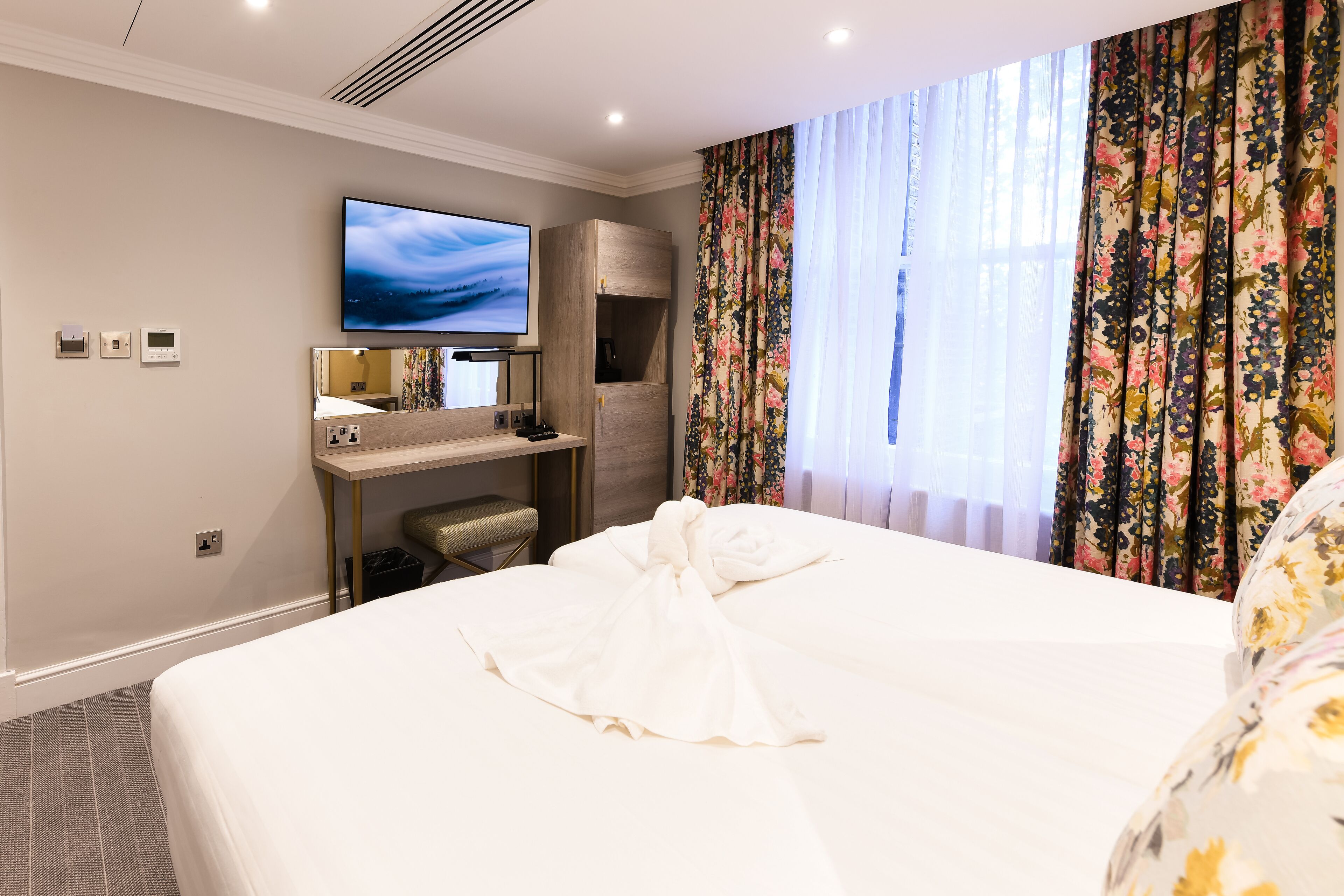 twin room | individually furnished, desk, blackout curtains, free wifi