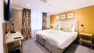 Quarto duplo | Individualmente mobiliados, escrivaninha, cortinas blackout