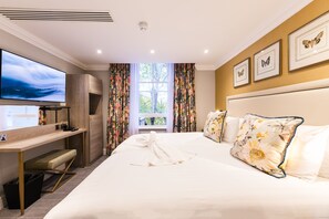 Twin Room | Individually furnished, desk, blackout drapes, free WiFi