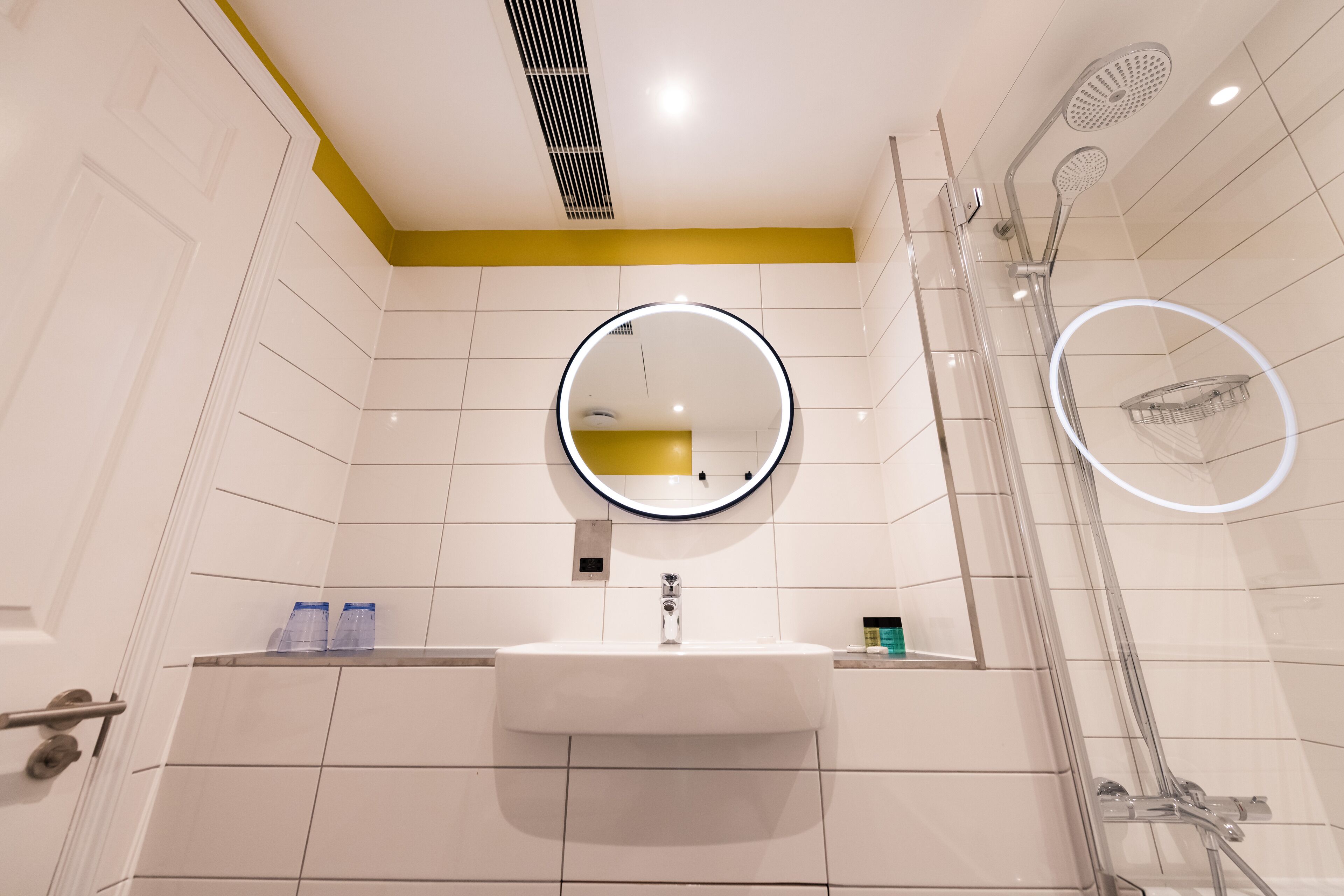 double room | bathroom | shower, rainfall showerhead, free toiletries, hair dryer