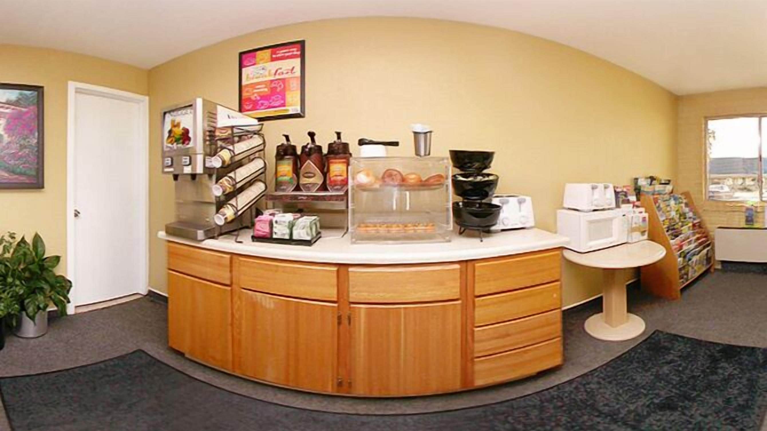 Coin petit déjeuner. Econo Lodge Downtown