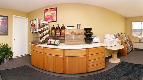 Coin petit déjeuner. Econo Lodge Downtown