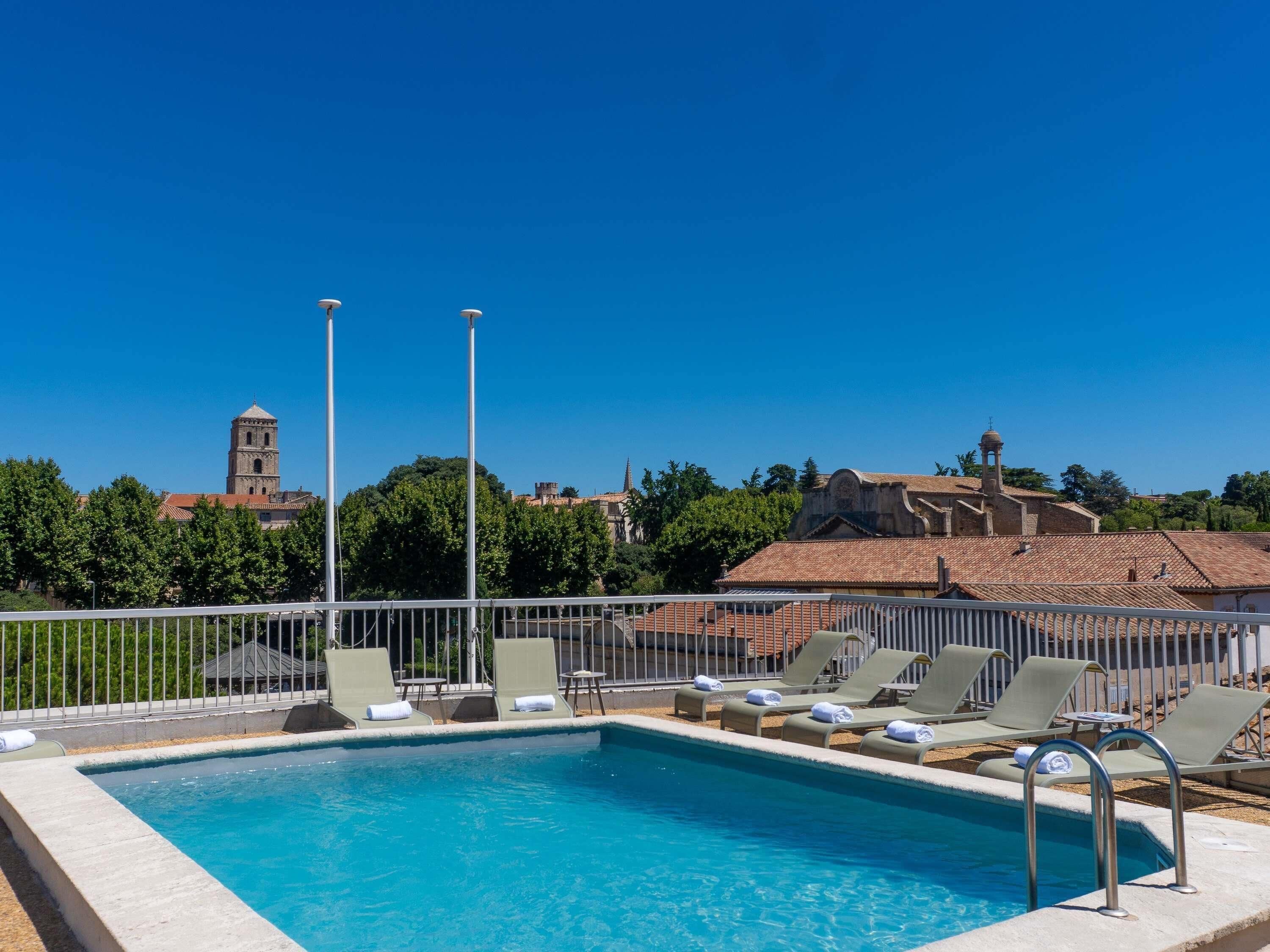 Outdoor pool, sun loungers