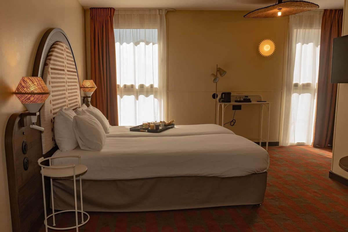 Premium bedding, in-room safe, desk, laptop workspace