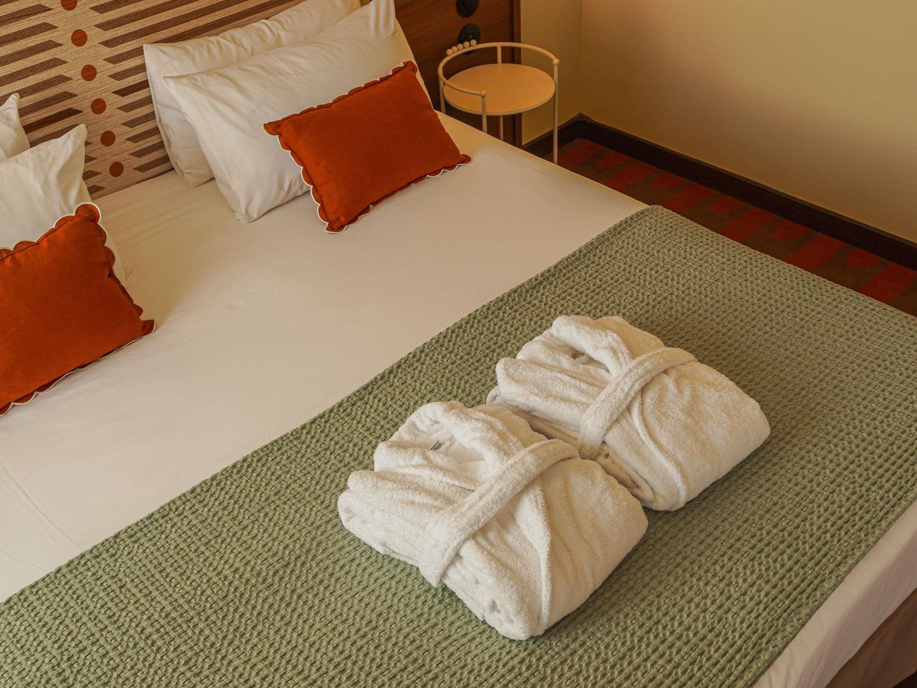 Premium bedding, in-room safe, desk, laptop workspace