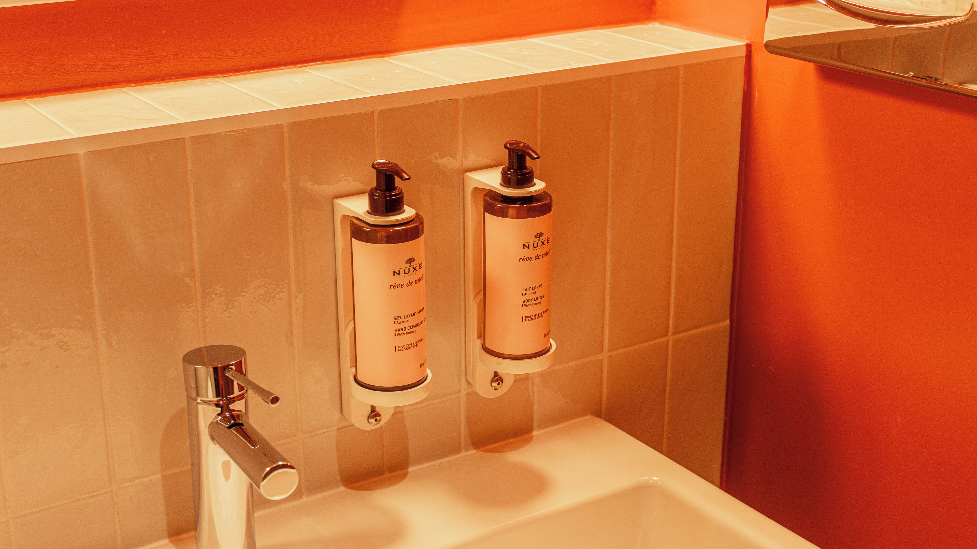 bathtub, hair dryer, towels