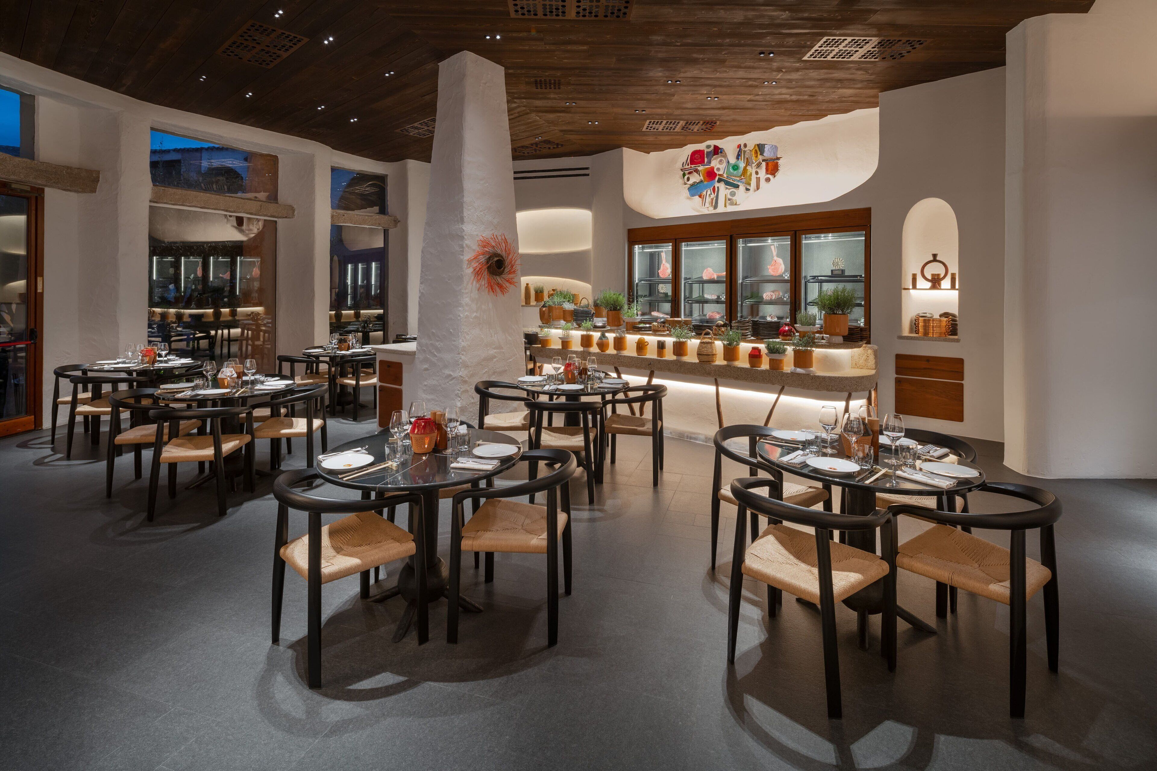 3 bars/lounges, lobby lounge