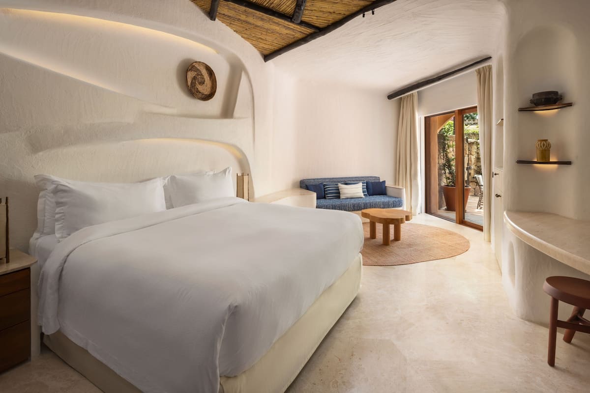 Deluxe Suite, 1 King Bed, Inner View (Contemporary)