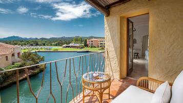 Premium-Suite, 1 King-Bett, eingeschränkter Meerblick (Contemporary) | Blick vom Balkon