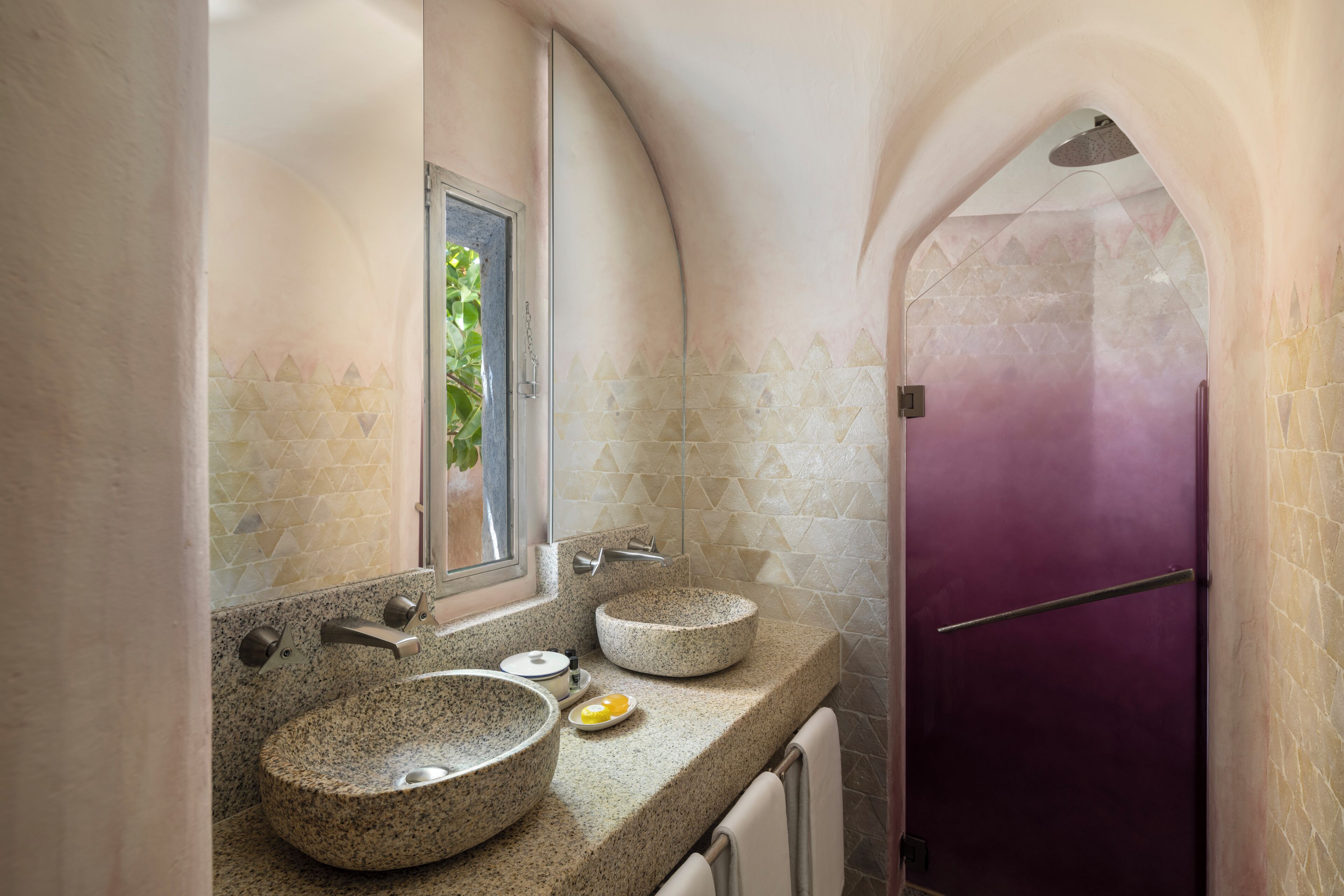 Room, 1 Double Bed, Inner View (Heritage, Original Wing) | Badezimmer