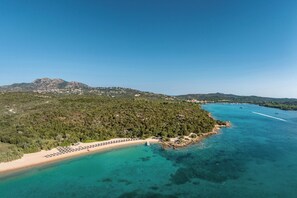 On the beach, free beach shuttle - Cala di Volpe, a Luxury Collection Hotel, Costa Smeralda (Arzachena)
