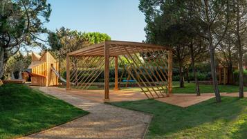 Children’s play area – outdoor