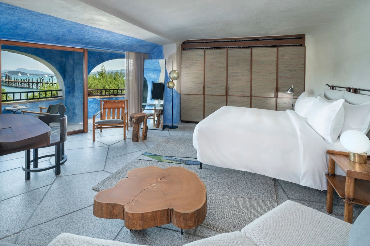 premium room, 1 king bed, sea view (design, original wing) | 1 bedroom, frette italian sheets, premium bedding, minibar