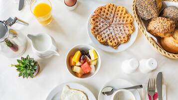 Desayuno buffet (EUR 19 por persona)