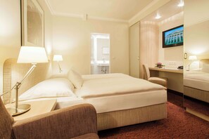 Standard Room, 1 Double Bed | Hypo-allergenic bedding, desk, laptop workspace, blackout curtains - Best Western Hotel Hamburg International (Hamburg)