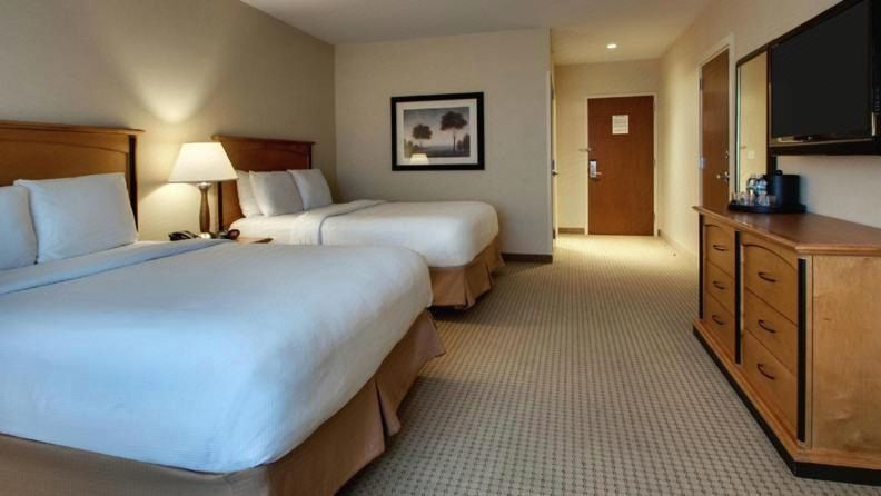 Premium bedding, in-room safe, desk, laptop workspace