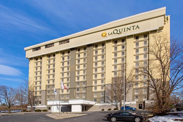 La Quinta Inn & Suites By Wyndham Springfield Ma - Springfield, MA