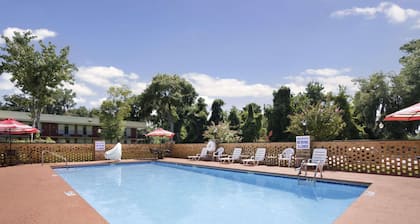 Days Inn by Wyndham Port Royal/near Parris Island