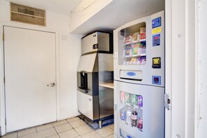 Vending machine - Motel 6 Richfield, OH (Richfield)