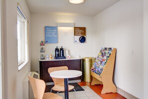 Lobby - Motel 6 Richfield, OH (Richfield)