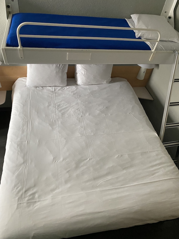 ibis Poitiers Centre by null