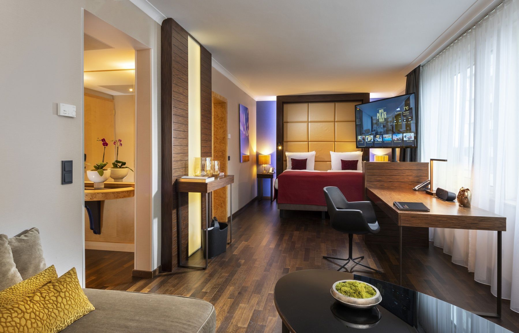 高級寢具、羽絨被、記憶棉床墊、房內夾萬