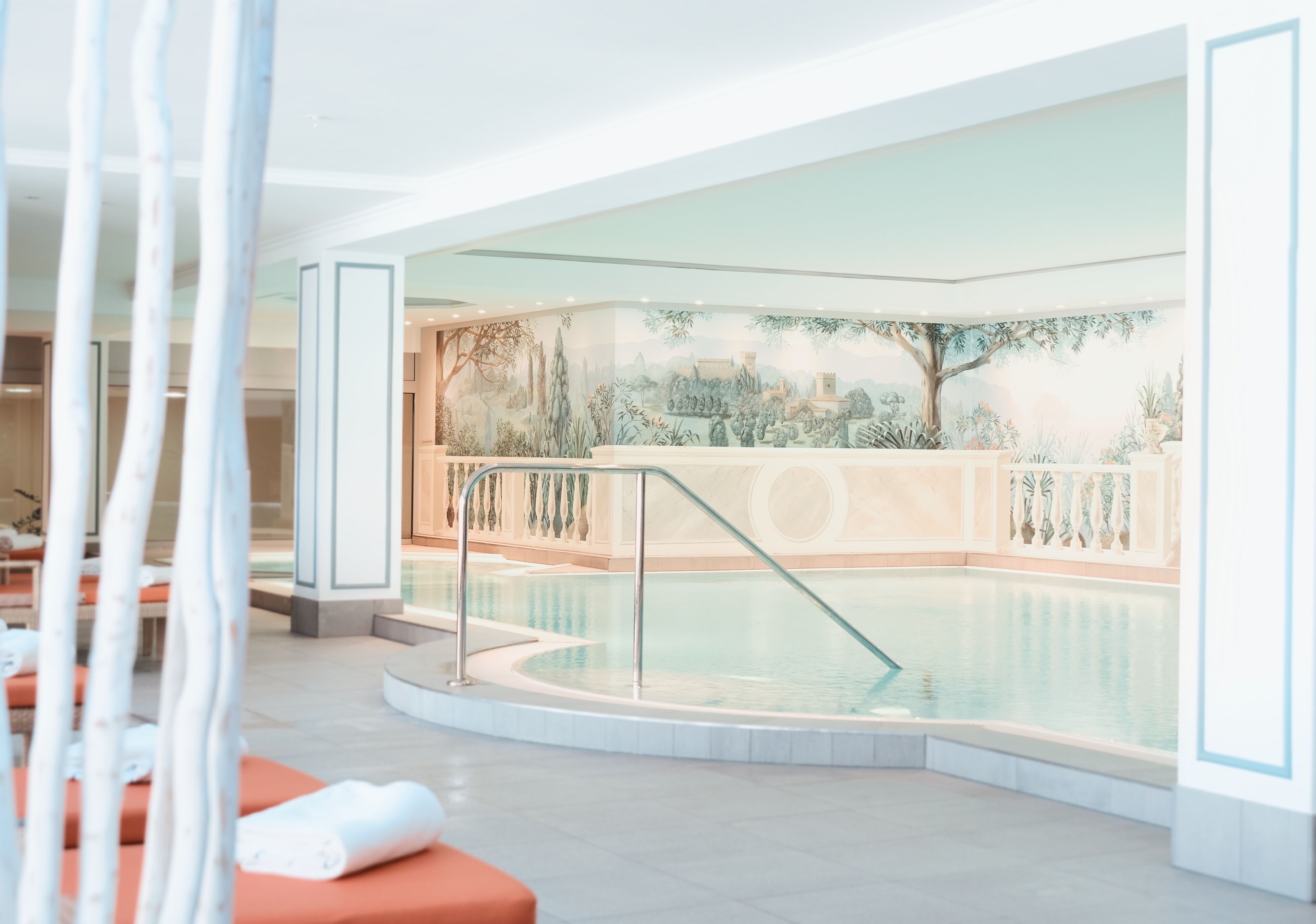 桑拿、熱水浴缸、身體療程、體膜護理、身體磨砂、面部療程