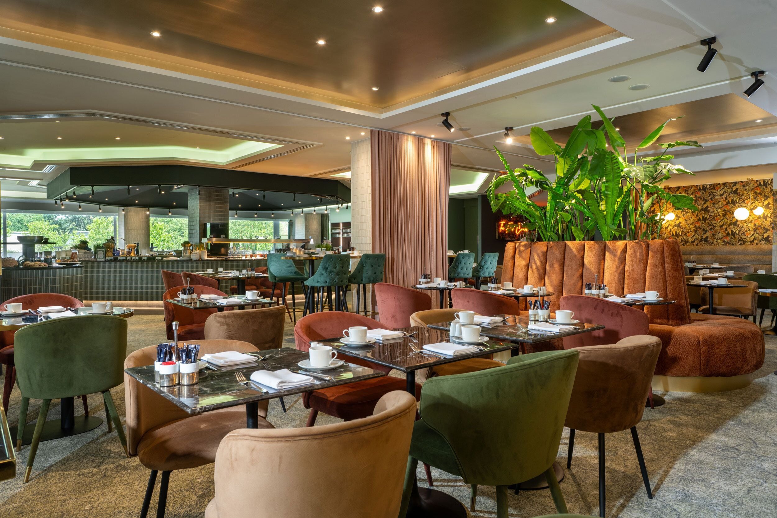 Desayuno buffet diario (EUR 39 por persona)