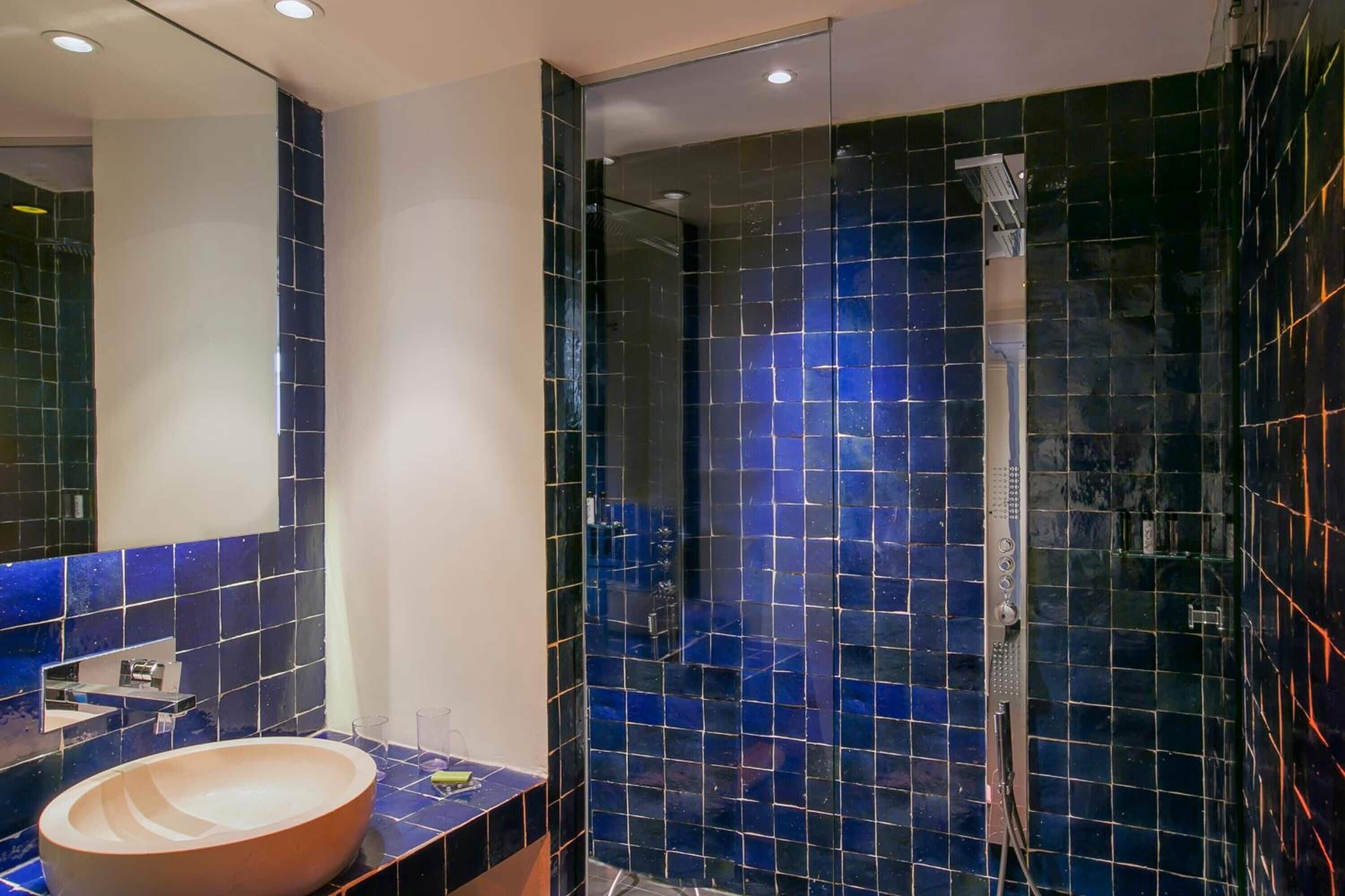 double or twin room (privilege) | bathroom | free toiletries, hair dryer, bathrobes, slippers