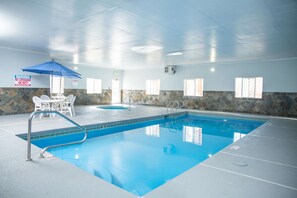 Indoor pool, sun loungers