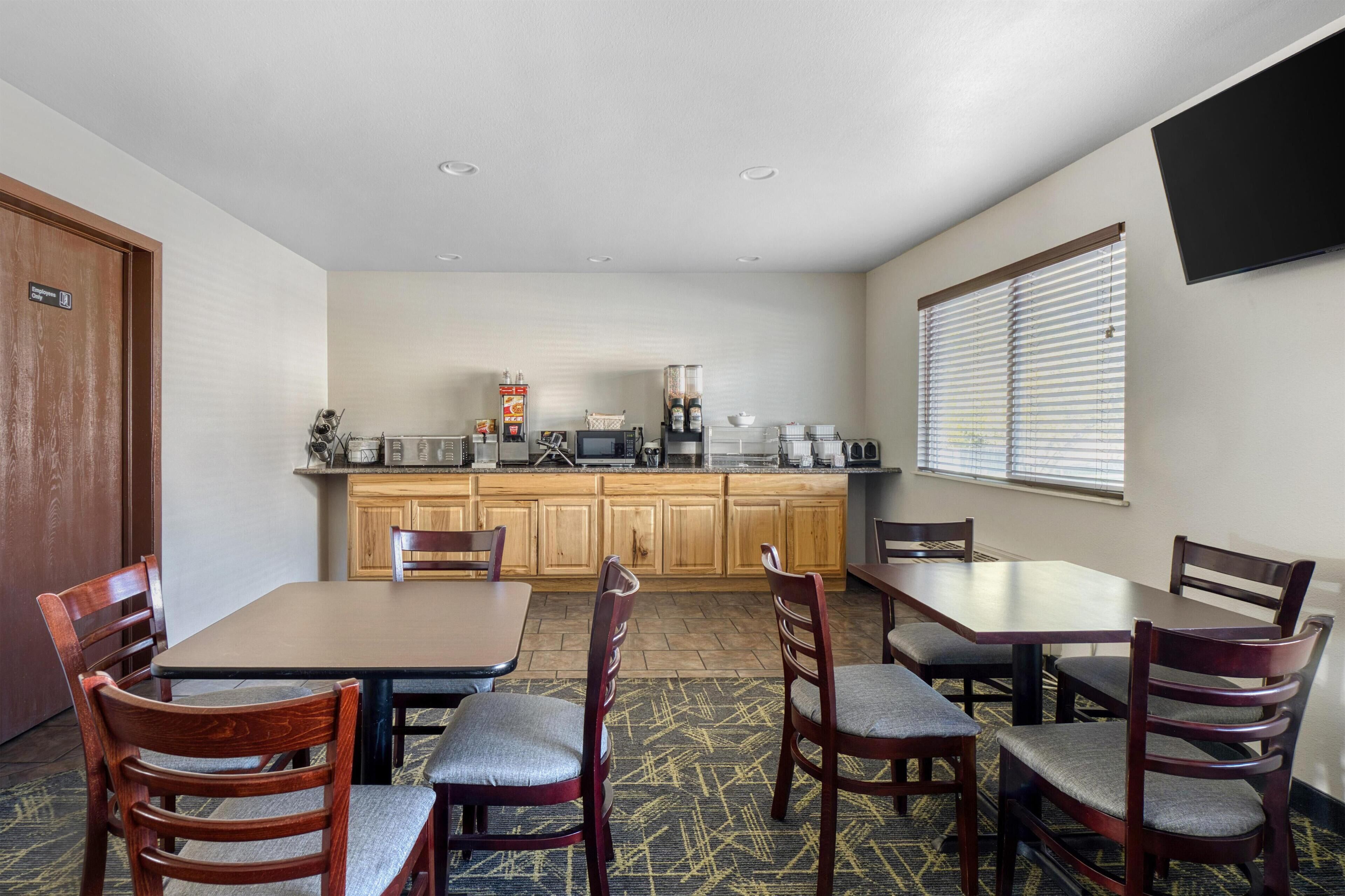 Free daily continental breakfast