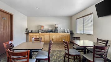 Ilmainen päivittäinen mannermainen aamiainen