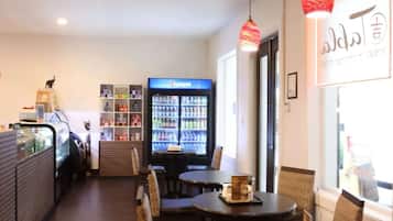 Daily cooked-to-order breakfast (USD 12.00 per person)