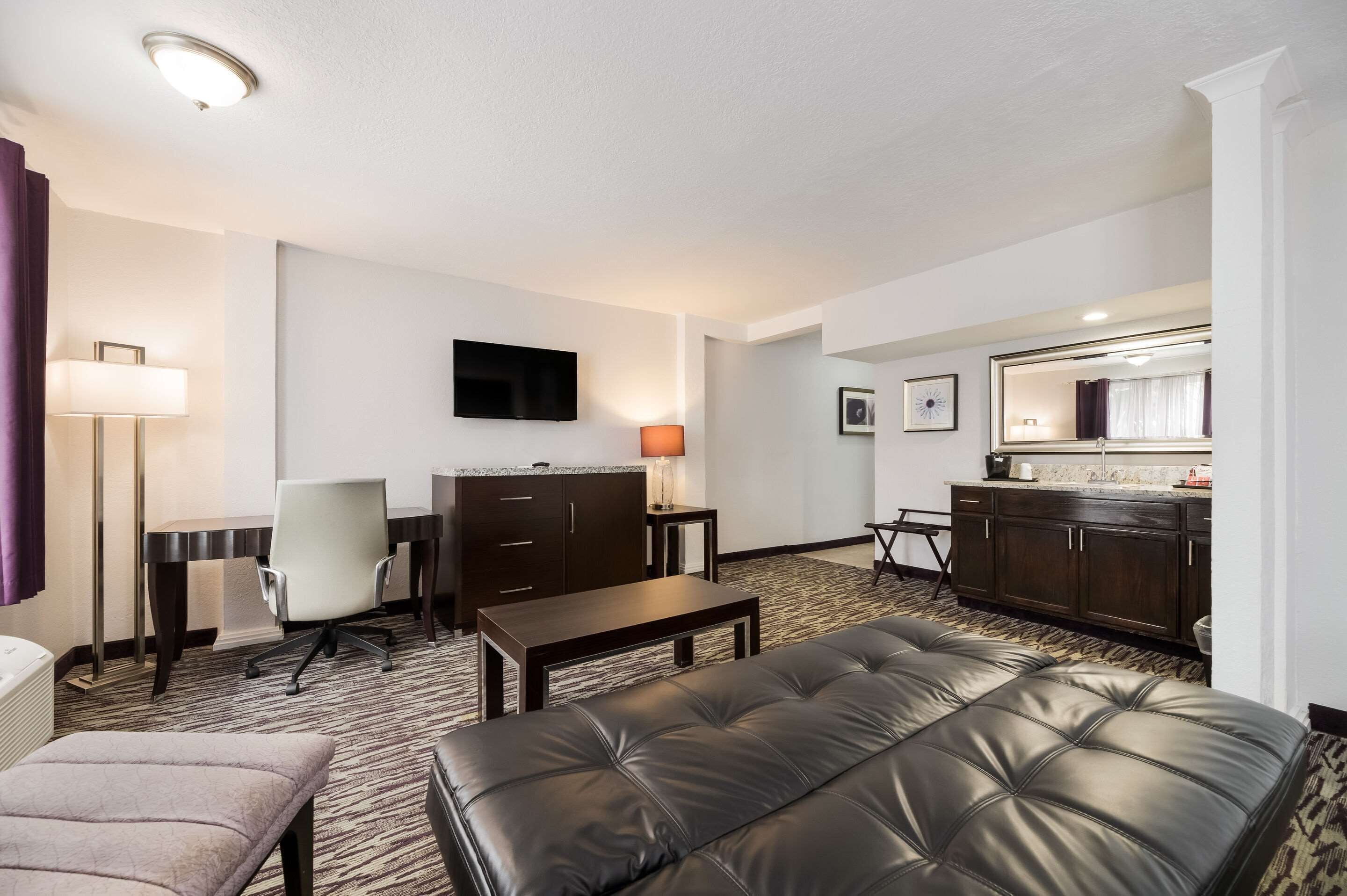 Photo - Clarion Inn & Suites Across From Universal Orlando Resort