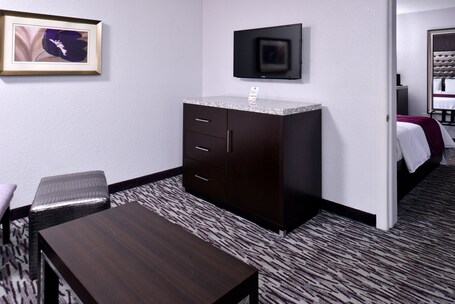 Clarion Inn Suites Across From Universal Orlando Resort - Image 46