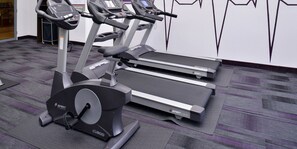 Gym - Clarion Inn & Suites Across From Universal Orlando Resort (Orlando)
