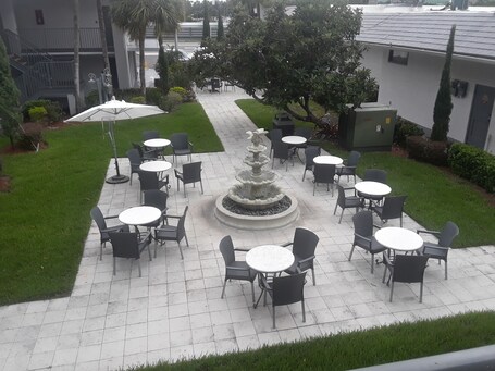 Clarion Inn Suites Across From Universal Orlando Resort - Image 19