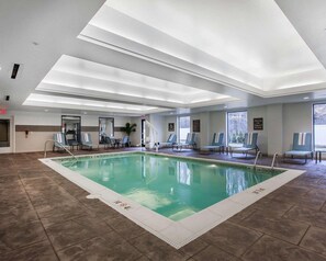 Indoor pool - Comfort Suites Youngstown North (Youngstown)