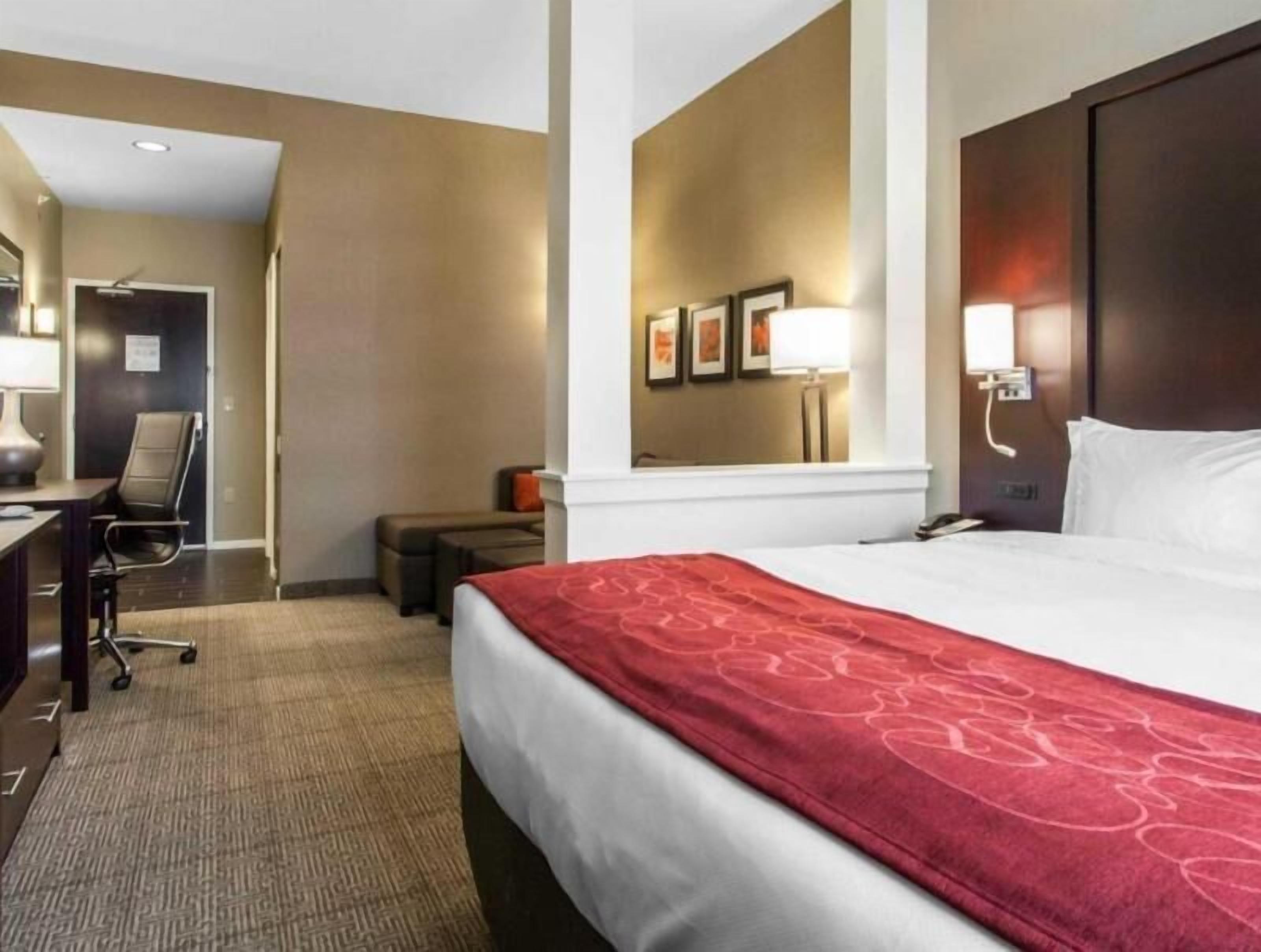 Desk, iron/ironing board, free WiFi, bed sheets