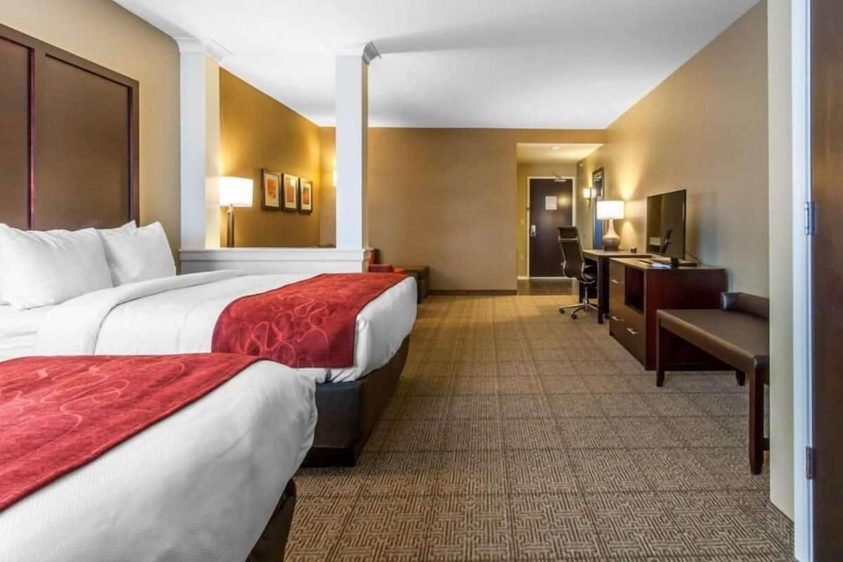 Bureau, fer et planche Ă repasser, accĂšs au Wi-Fi (inclus)