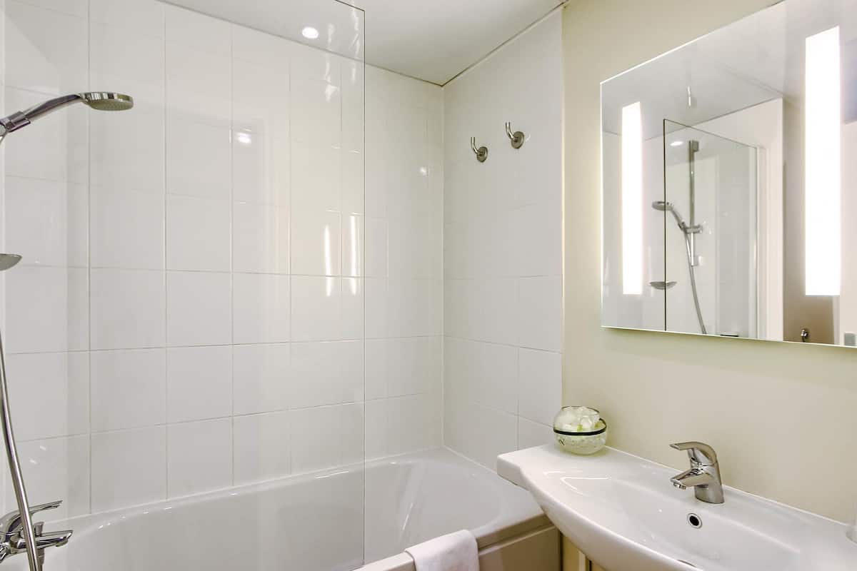 Desk, soundproofing, iron/ironing board, free cots/infant beds