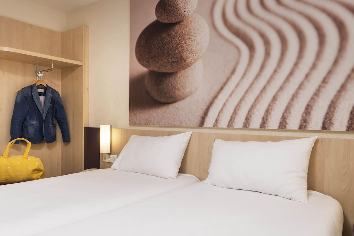 Desk, soundproofing, iron/ironing board, free cribs/infant beds